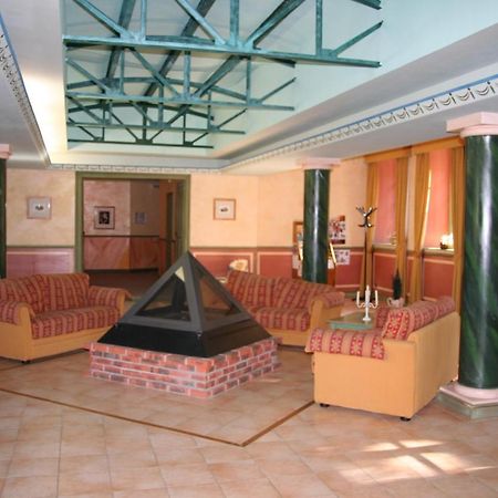 Appartement Chateau Des Gipieres Монбрен-ле-Бен Экстерьер фото