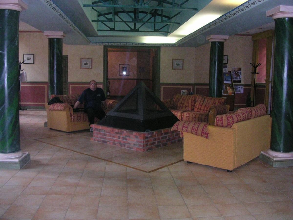 Appartement Chateau Des Gipieres Монбрен-ле-Бен Экстерьер фото
